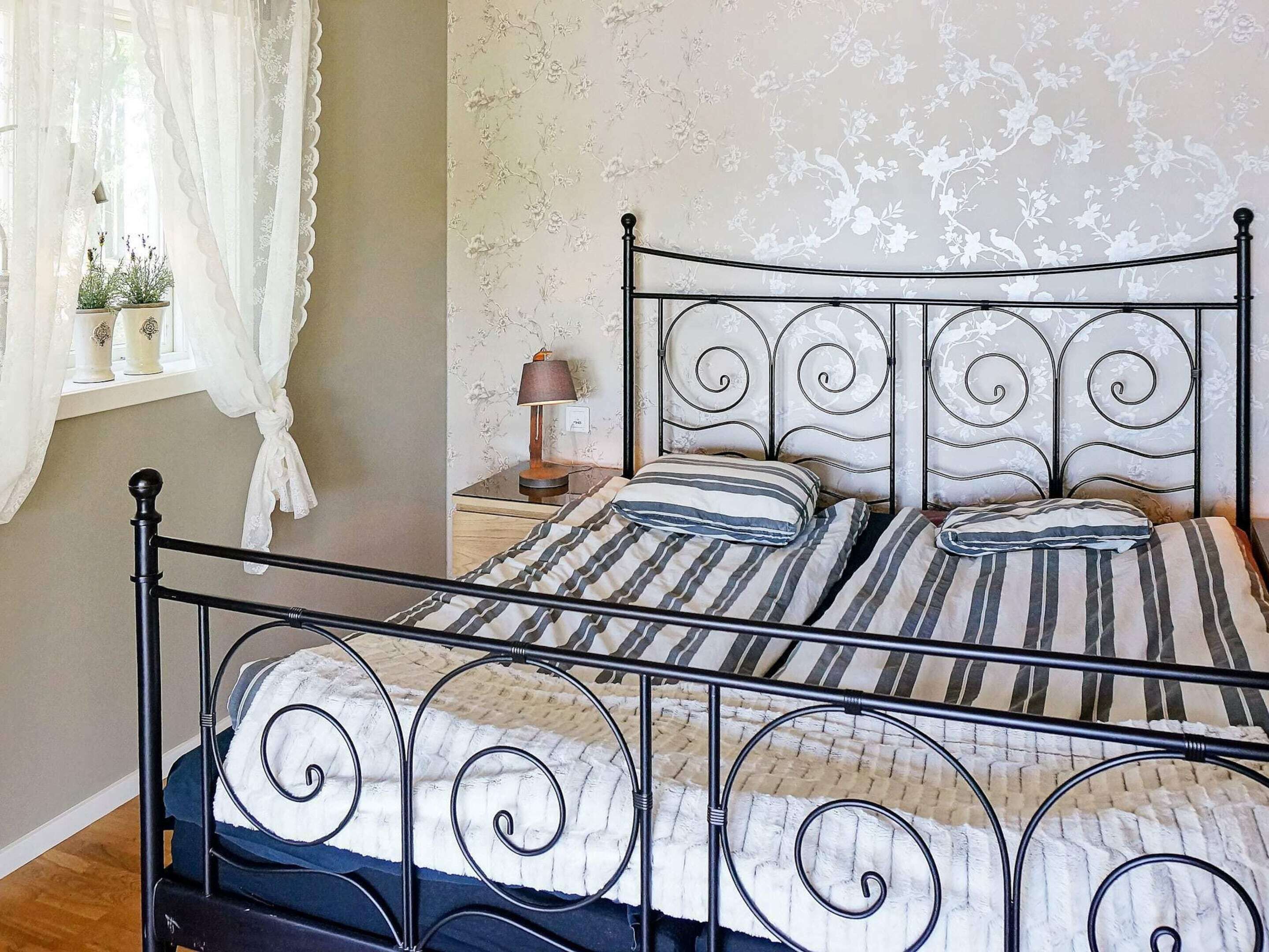 House | 3 bedrooms, individually furnished, bed sheets