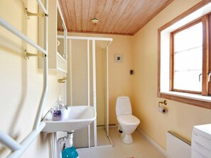 Shower - 9 Person Holiday Home in Brålanda (Bralanda)