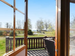 Balcony - 9 Person Holiday Home in Brålanda (Bralanda)