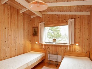 2 bedrooms, cribs/infant beds