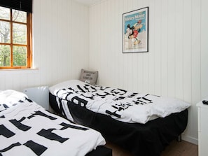 3 bedrooms, cribs/infant beds