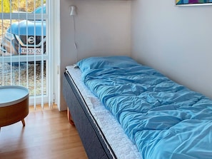 3 bedrooms, cribs/infant beds