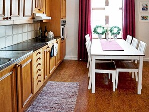 Fridge, microwave, dishwasher, coffee/tea maker - Holiday Home in Ödeshög (Odeshog)