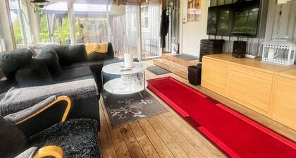 Charming Cottage by Sjunnaryd Lake