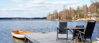 Charming Cottage by Sjunnaryd Lake