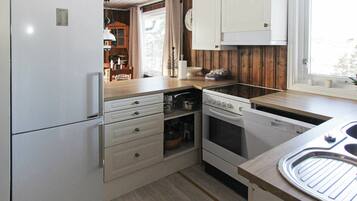 House | Private kitchen | Fridge, stovetop, dishwasher