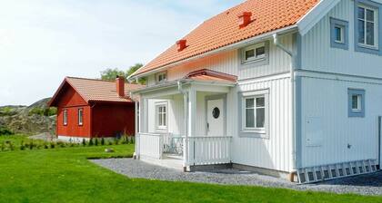 8 Person Holiday Home in Fiskebäckskil