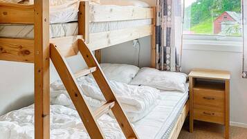 House | 5 bedrooms, individually furnished