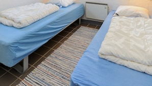 House | 4 bedrooms, cribs/infant beds