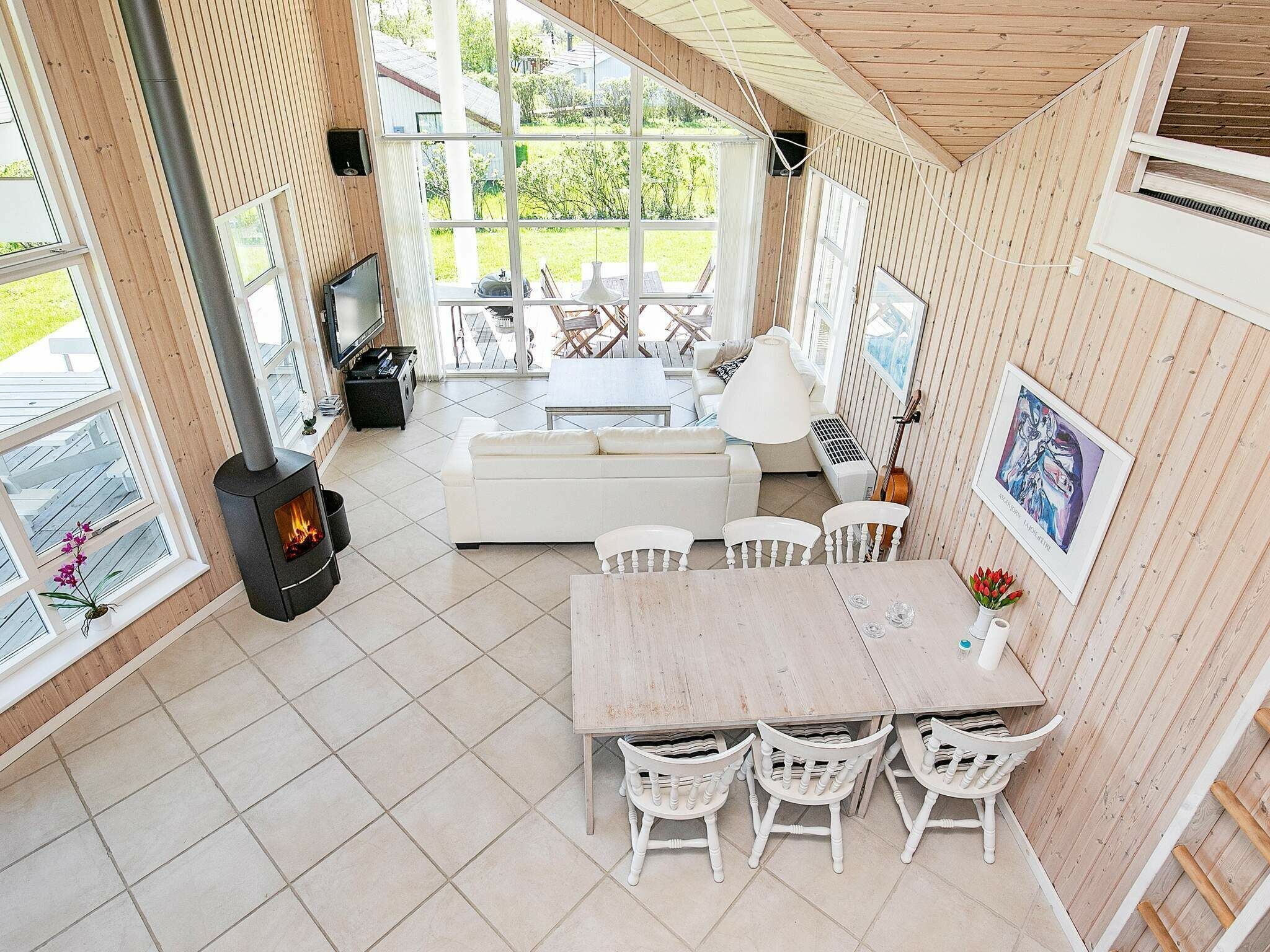 3 bedrooms, cribs/infant beds