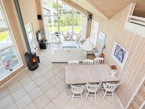 3 bedrooms, cribs/infant beds