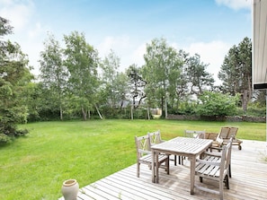 Outdoor dining - Cosy Holiday Home in Sjællands Odde With Ocean View (Sjællands Odde)