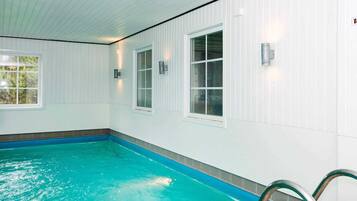 Talo | Uima-allas | Sisäuima-allas, ulkouima-allas