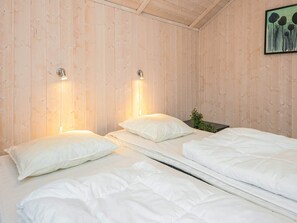 Interior - Luxury Lakeside Retreat - By Traum Ferienwohnungen (Ansager)