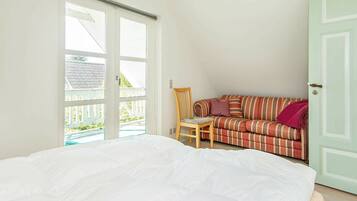 2 bedrooms, cots/infant beds