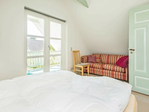 2 bedrooms, cribs/infant beds