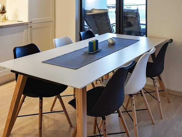 Apartment | Dining - Holiday Home in FÃ¥vang (Farsund)
