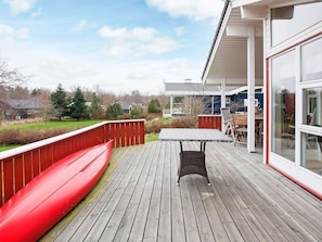 Outdoor dining - Cozy Holiday Home in Asnæs near Forest (Asnaes)
