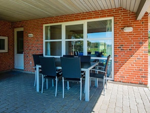 Outdoor dining - Serene Holiday Home in Rømø near Sea (Rømø)