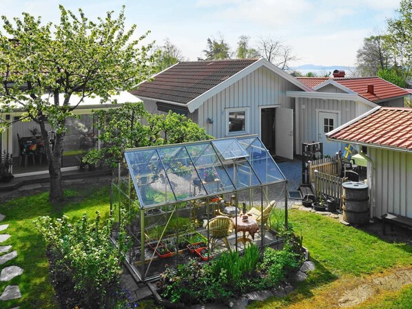 Property grounds - 2 Person Holiday Home in Hakenäset (Hakenäset)