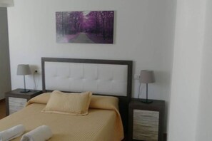 2 bedrooms, iron/ironing board, bed sheets