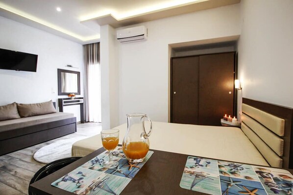 In-room safe, free WiFi, bed sheets