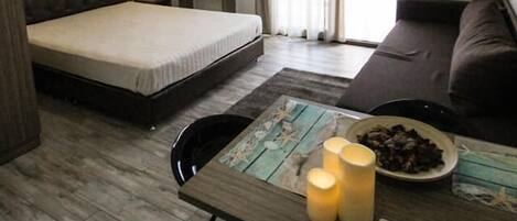 In-room safe, free WiFi, bed sheets