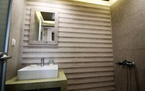 Douche, serviettes fournies