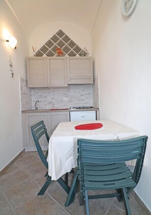 Apartment, 1 Schlafzimmer, Terrasse, eingeschränkter Meerblick | Eigene Kochnische