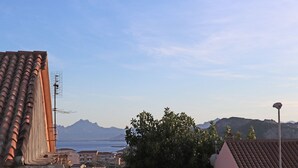 Apartamento, 1 quarto, varanda, vista parcial para o mar | Vista para praia/oceano