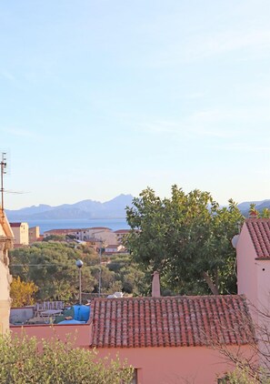 Apartment, 1 Schlafzimmer, Terrasse, eingeschränkter Meerblick | Strand-/Meerblick