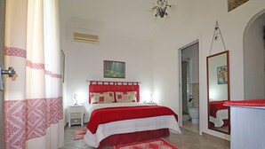 Apartamento, 1 quarto, varanda, vista parcial para o mar