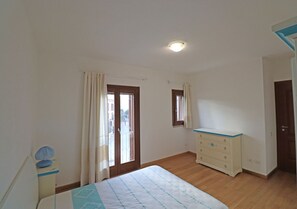 Apartment, 1 Bedroom, Balcony | 1 bedroom, bed sheets