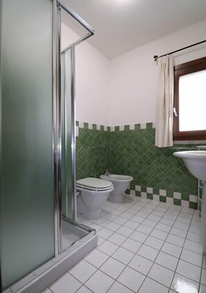 Apartment, 1 Bedroom, Balcony | Bathroom