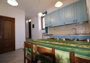 Apartment, 2 Bedrooms | Private kitchen | Full-size fridge, oven, stovetop, dishwasher - Balbo 01 (La Maddalena)