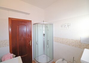 Apartment, 2 Bedrooms, Balcony, Sea View | Bathroom | Shower, hair dryer, bidet, towels