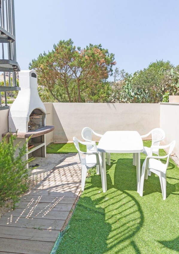 Apartment, 3 Schlafzimmer, Terrasse, eingeschränkter Meerblick | Terrasse/Patio