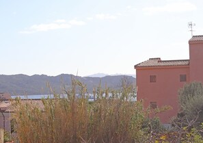 Apartment, 3 Schlafzimmer, Terrasse, eingeschränkter Meerblick | Strand-/Meerblick