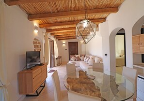 Villa, 2 chambres, patio, vue mer | Coin séjour