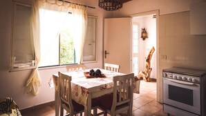 Apartment, 1 Bedroom, Patio | In-room dining - Waldo (La Maddalena)
