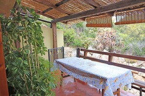 Appartement, 2 chambres, patio, vue partielle sur la mer | Terrasse/Patio