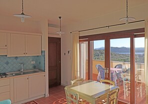 Apartment, 1 Bedroom, Balcony, Partial Sea View | Private kitchen