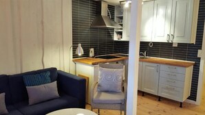 Basic Apartment (Studio with loft) | Meja, ruang kerja komputer riba 