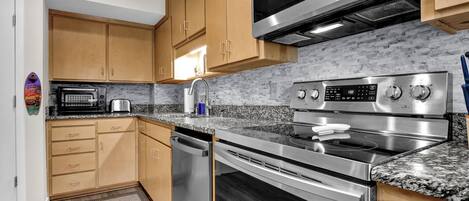 Fridge, microwave, oven, stovetop