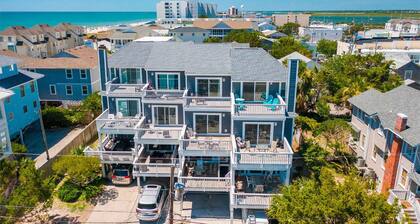Lovely Oceanside townhouse with ocean views and just steps to the beach!