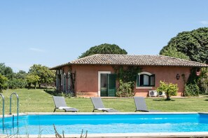 Piscina a l'aire lliure de temporada 