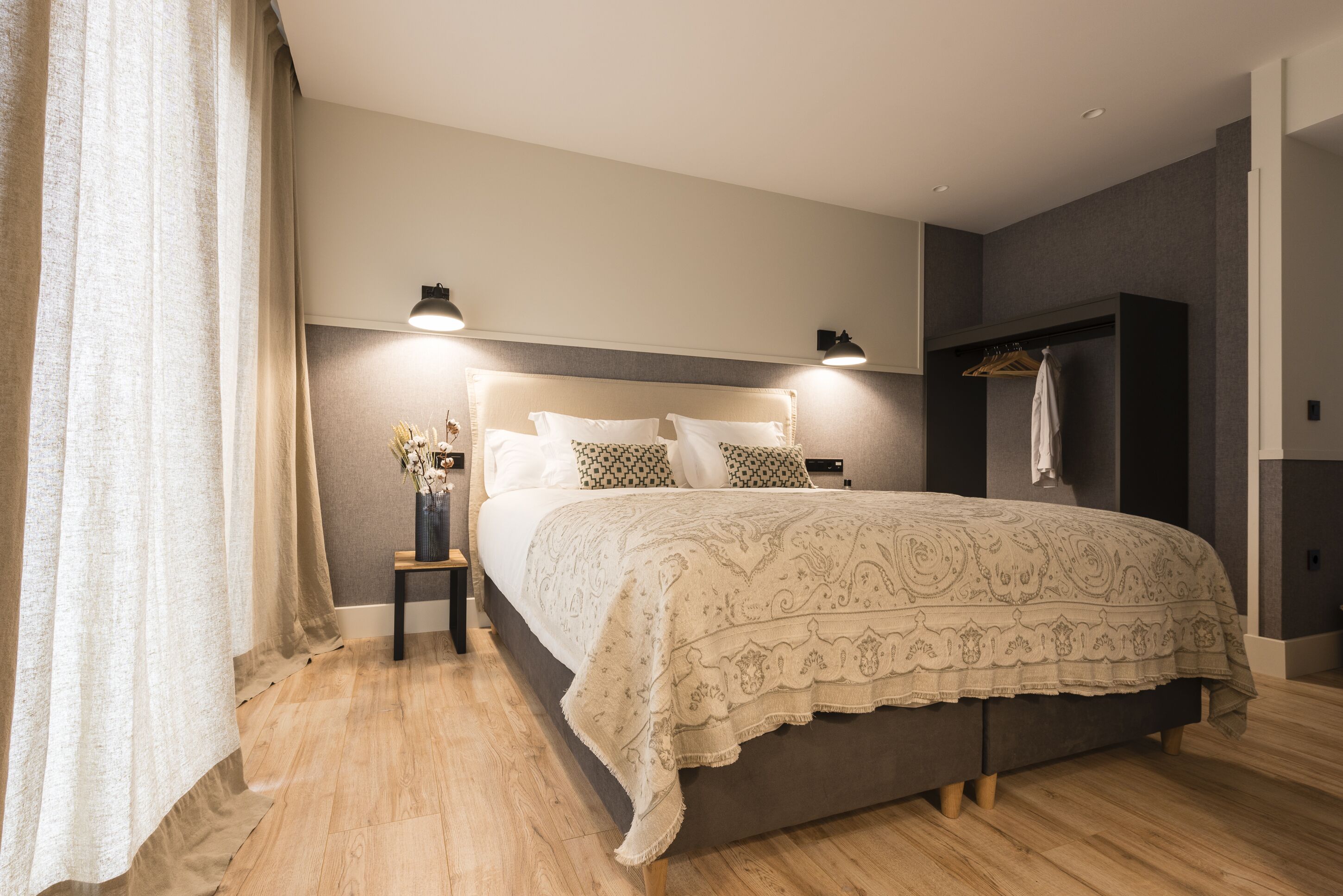 superior double room, ensuite, sea view | room amenity