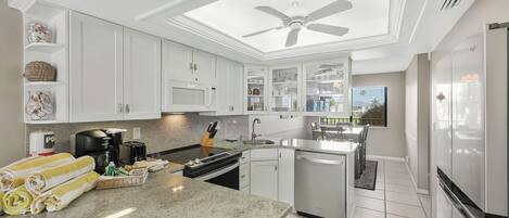 Réfrigérateur, four, plaque de cuisson, lave-vaisselle