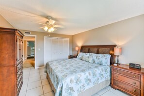 2 bedrooms, iron/ironing board, WiFi, bed sheets - Sandpebble 2F - Beautiful Sanibel Condo Across from the Beach (Sanibel)