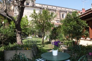 Exterior - Domus Giorgio Authentic 1600's apt with Stunning Garden and Rooftop (Florence)
